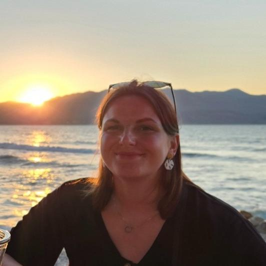 A portrait photo of Claire Robinson